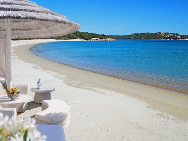 WHITE BEACH BAR